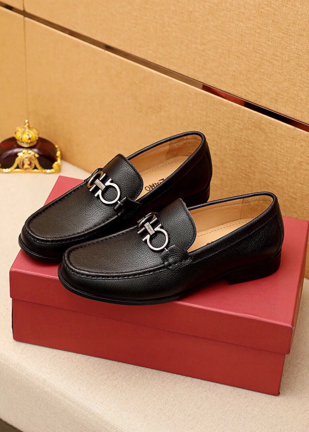 Men's shoes 💰480 💐 Product trademark: Ferragamo "Ferragamo" casual leather shoes Regular size: 38-44 (45🉑️customized) Product materials: Selected imported first-layer pebbled cowhide leather upper + luxury hardware buckle, imported water-dyed cowhide leather lining. Strong three-dimensional visual effect, original outsole color: 4⃣️seed leather materials available
